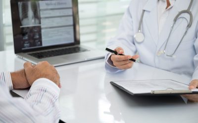 Doctor,Basic,Physical,Examination,General,And,Ask,Patient's,Symptoms,With